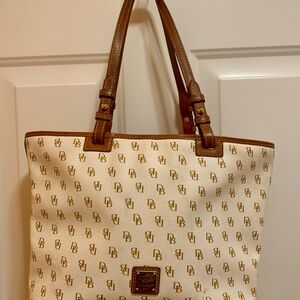 VTG Doobey & Bourke Greta Flynn Retired Cream and Brown Logo EUC